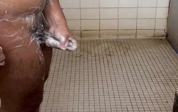 Masturbasi di kamar mandi